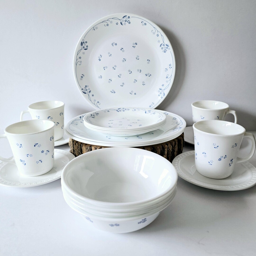 Vintage Corelle Provincial Blue Dinnerware: 20 Piece Set for