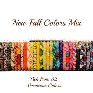 Pulseras de cuentas de vidrio estilo boho nepalí con coloridos colores otoñales.