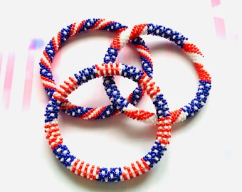 Amerikaanse vlag kleuren rood, wit en blauw glaskralen Nepal armbanden.