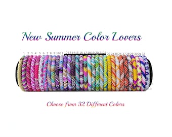 Nouveaux bracelets du Népal pour les amoureux des couleurs de l'été. Bijoux en perles de rocaille.