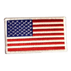 Peut inclure: Un patch brodé blanc avec un motif de drapeau américain rouge, blanc et bleu.