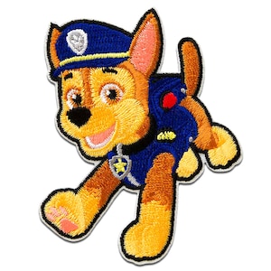 Peut inclure: Patch brodé représentant un chien de dessin animé vêtu d'un uniforme de policier bleu. Le chien est brun et jaune avec une expression joyeuse. Le patch est parfait pour ajouter une touche ludique aux vêtements, aux sacs ou à d'autres accessoires.