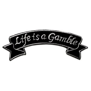 Pode incluir: Etiqueta bordada preta e branca com uma faixa que diz "Life is a Gamble".