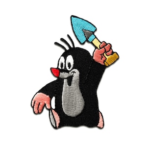 Peut inclure: Patch brodé représentant un taupe de dessin animé portant une tenue noire et grise, tenant une pelle bleue avec un manche jaune. La taupe a un nez rouge, des yeux noirs et un grand sourire.