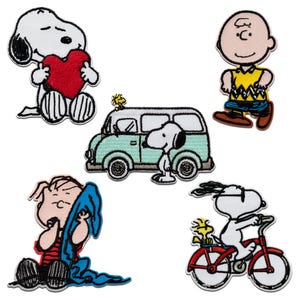 Peanuts © Snoopy Set 5 pieces - Iron On Patches Adhesive Emblem Stickers