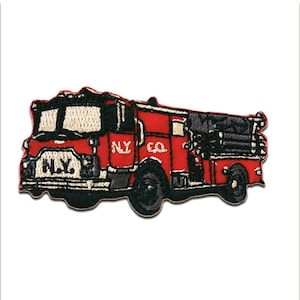 Könnte beinhalten: Roter und schwarzer gestickter Aufnäher eines New Yorker Feuerwehrwagens mit den Worten "NY CO" an der Seite.