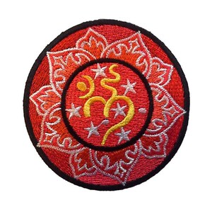 Aufnäher / Bügelbild - Om Symbol spirituell Hindu Meditation - rot - Ø8 cm -Patch Aufbügler Applikationen zum aufbügeln Applikation Patches