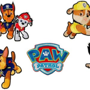 Może przedstawiać: Haftowane naszywki z postaciami z serialu animowanego Paw Patrol. Naszywki zawierają logo Paw Patrol i różne postacie w żywych kolorach, takie jak Chase, Marshall i Ryder.
