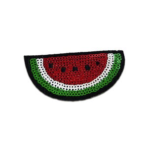 Può includere: Toppa a forma di anguria con paillettes rosse, bianche, verdi e nere. Il centro rosso ha dettagli di semi neri. Un accessorio divertente e colorato per abbigliamento o borse.