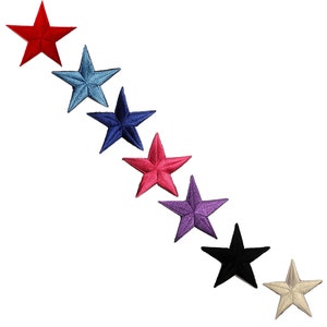 Puede incluir: Siete parches bordados para planchar en forma de estrellas. Las estrellas son de varios colores, incluyendo rojo, azul, rosa, morado, negro y beige.