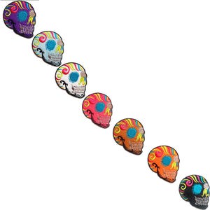Peut inclure: Plusieurs écussons de crânes brodés aux couleurs vives. Chaque crâne présente un design détaillé avec un cercle bleu central et des motifs vibrants. Les couleurs incluent le violet, le bleu, le rose, l'orange et le noir. Idéal pour décorer vêtements ou accessoires.