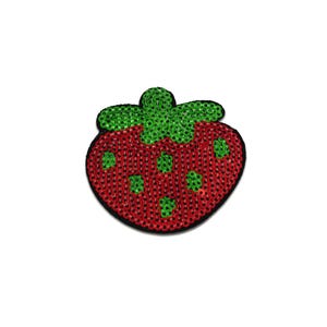 Könnte beinhalten: Ein roter Erdbeerfleck mit Pailletten mit grünen Blättern und grünen Paillettensamen. Der Aufnäher hat einen schwarzen Rand und ist vor einem weißen Hintergrund platziert. Dieser dekorative Aufnäher ist perfekt zum Hinzufügen von Kleidung oder Accessoires.