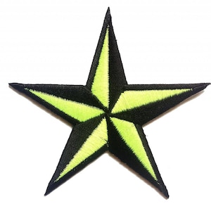 Könnte beinhalten: Ein schwarzer und limettengrüner nautischer Stern-Patch. Der Stern ist ein fünfzackiger Stern mit einem limettengrünen Zentrum und schwarzen Spitzen.