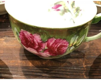 Details about   Vintage Victoria Austria Tea Cup and Saucer Floral swag design ... SET OF FOUR 