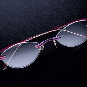Super lightweight prescription glasses, made in Italy. Rimless memflex eyeglasses for women