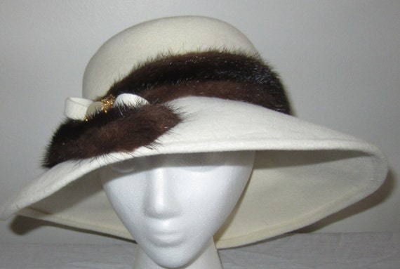 Off White Fedora Hat With Mink Fur Band,pearl Diamond Brooch  display picture 2