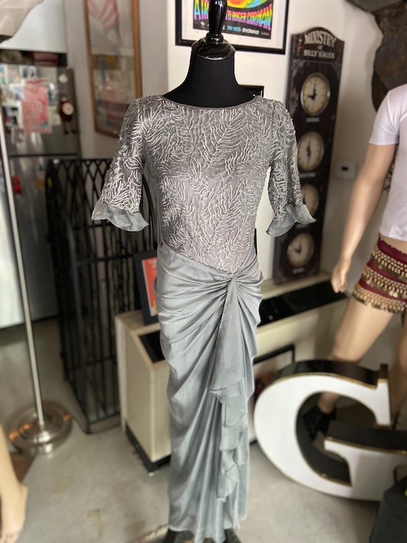 Beautiful Late 90s/ Y2K Gray Tadashi Grey Silver T