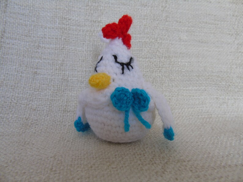 Cocotte de Pâques peluche doudou la Poule blanche au noeud rose ou bleu image 8