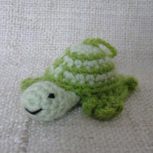 Lucky crochet turtle, key ring turtle, amigurumi turtle, 3 colors to choose from verte