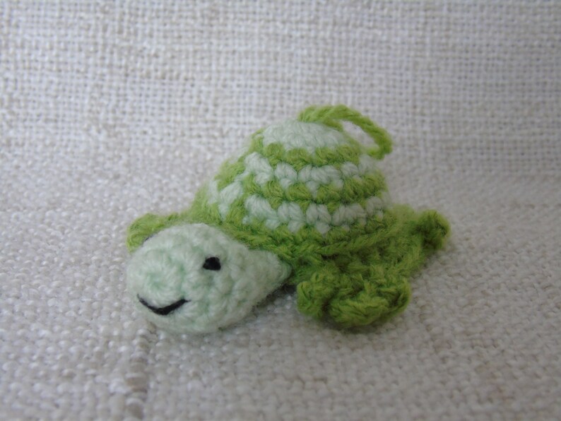 Lucky crochet turtle, key ring turtle, amigurumi turtle, 3 colors to choose from verte