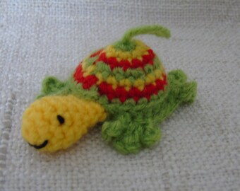 Tortue au crochet porte bonheur, tortue porte clé, tortue amigurumi, 3 couleurs au choix