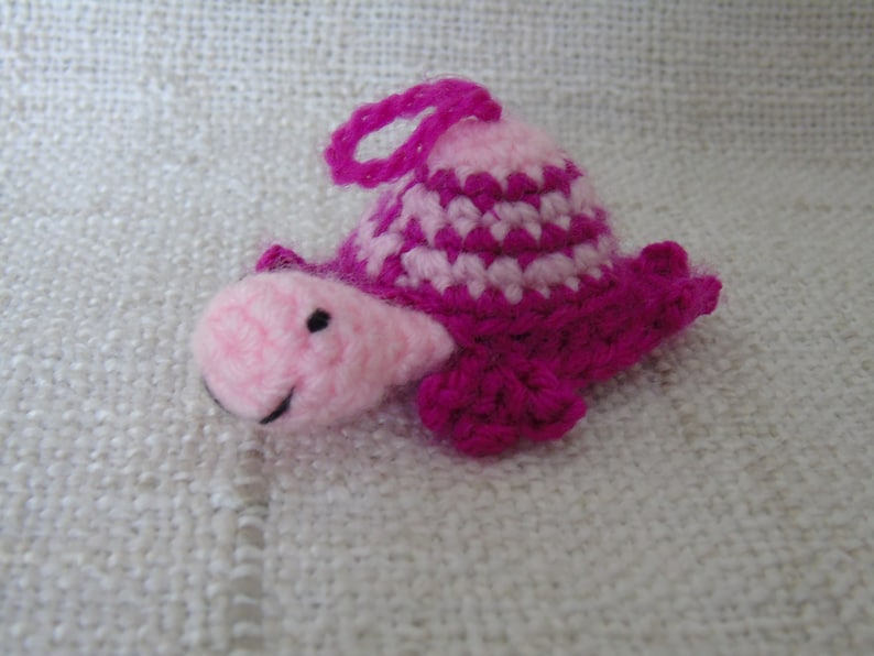 Lucky crochet turtle, key ring turtle, amigurumi turtle, 3 colors to choose from rose
