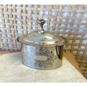 Vintage International Silver Co 1991 Caja de baratijas grabada plateada