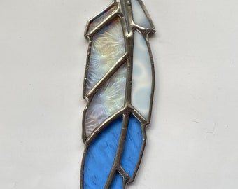 Blue and White Stained Glass Feather Ornament, Suncatcher, Rearview Mirror Decoration, Christmas Tree Ornament, Sun Catcher