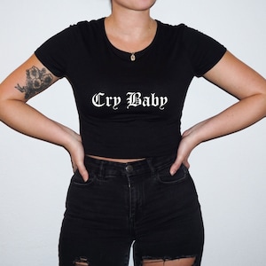 Women&#39;s Cry Baby Crop Top T Shirt, Baby Girl Cute Summer Spring Cropped Old English Text Script Lettering Kawaii