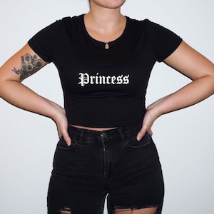 Women&#39;s Princess Crop Top T Shirt, Baby Girl Cute Summer Spring Cropped Old English Kawaii Bratty