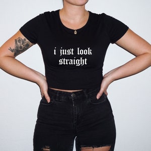 Women&#39;s I Just Look Straight Crop Top T Shirt, Baby Girl Cute Summer Spring Cropped Old English Funny Sarcastic Feminism Lesbian LGBTQ