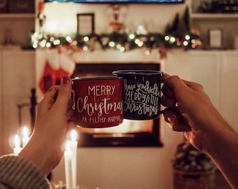 Merry Christmas - Campfiretasse aus Porzellan (400ml), Weihnachtstasse XXL, Steingut Emaillebecher grün, Kaffeebecher, Weihnachtsgeschenk