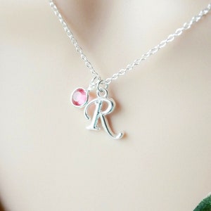 Collar con inicial R en letra cursiva de plata – Collar con letra caligráfica y elegante piedra de nacimiento – Joyería personalizada – Un regalo especial