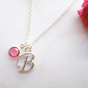Collar con inicial B en letra de plata – Colgante con letra caligráfica y piedra de nacimiento – Regalo atemporal para ella – Joyería personalizada