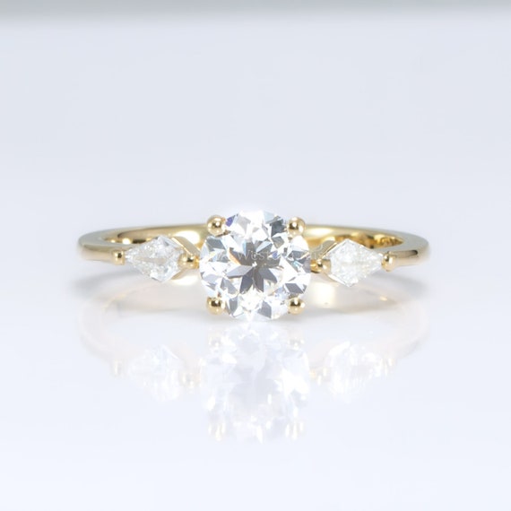 1ct Round Diamond Ring with Kite-Shaped Accents in 18K Yellow Gold