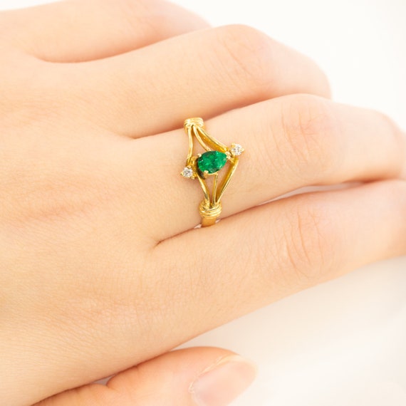18K Gold Natural Colombian Emerald and Diamonds Ring