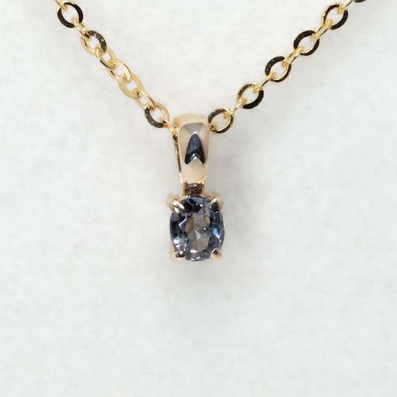 Petite Oval Alexandrite Pendant in 18K Yellow Gold – 0.16ct Natural Alexandrite