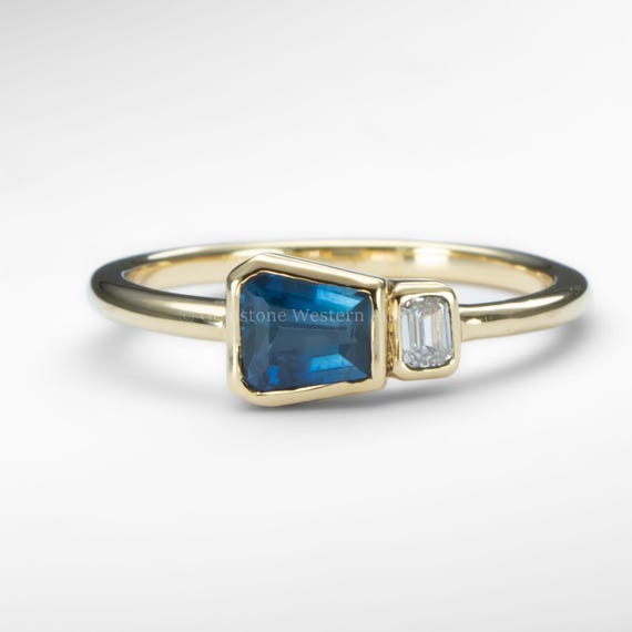 Teal Blue Sapphire and Diamond Ring in 18K Yellow Gold
