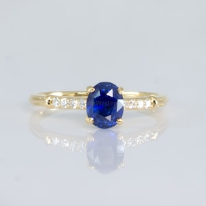 Oval Blue Sapphire Ring | Sapphire Solitaire Ring with Accent Diamonds