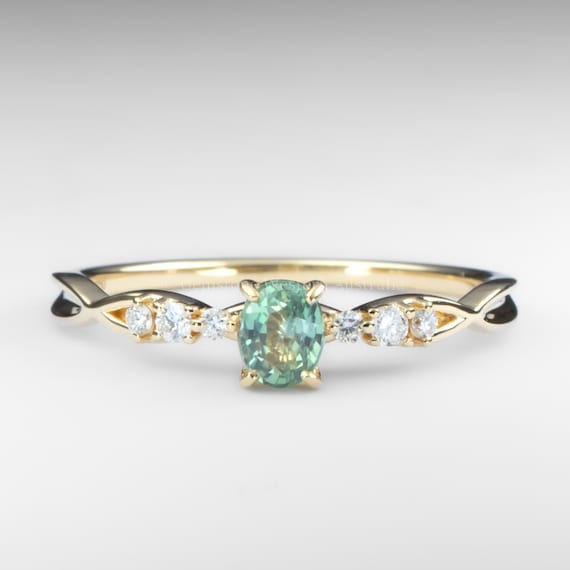 Natural Alexandrite and Diamond Ring 0.33ct in 18K Yellow Gold
