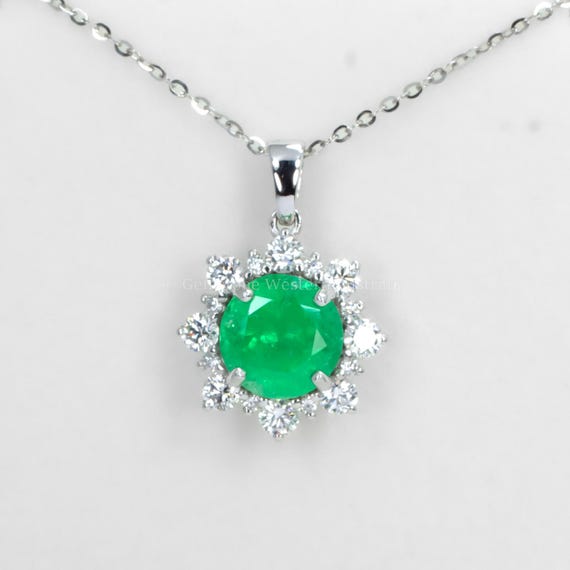 Round Colombian Emerald Pendant with Diamond Halo in Platinum 950