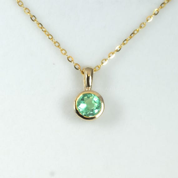 Bezel Set Round Emerald Pendant in 18K Yellow Gold
