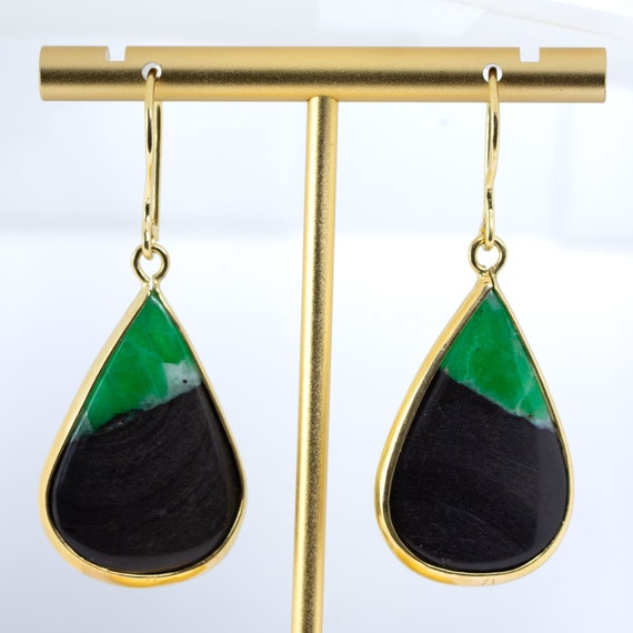 Colombian Emerald Rough Earrings in 18K Yellow Gold – Natural Beauty Preserved