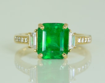 Natural Colombian Emerald and Diamond Statement Ring in 18K Gold