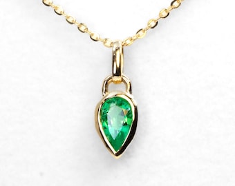 Pear-Shaped Colombian Emerald Gold Pendant
