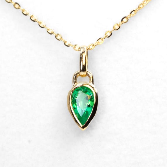 Pear-Shaped Colombian Emerald Gold Pendant