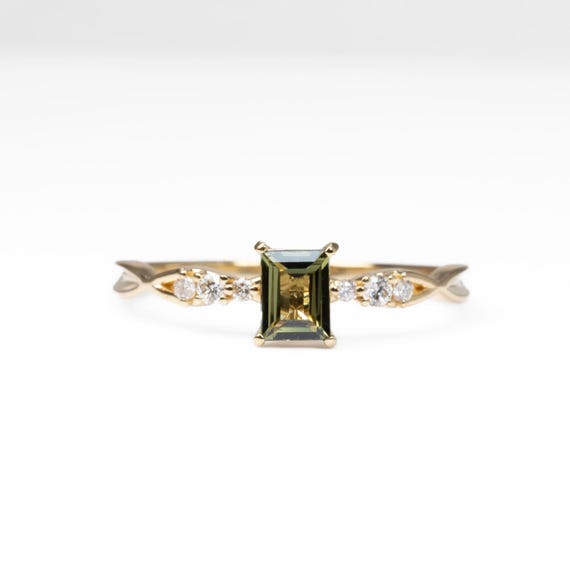 Natural Alexandrite and Diamond Ring 0.38ct Princess Cut in 18K Yellow Gold