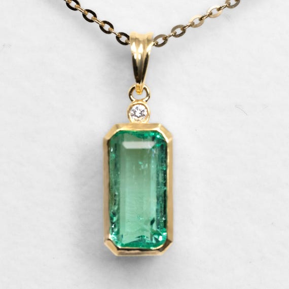 2.70ct Emerald Cut Colombian Emerald Pendant | 18K Yellow Gold