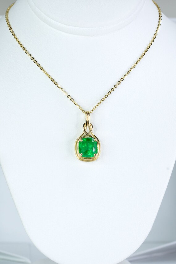 2.3ct Twits Design Emerald Pendant Necklace in 18K Gold