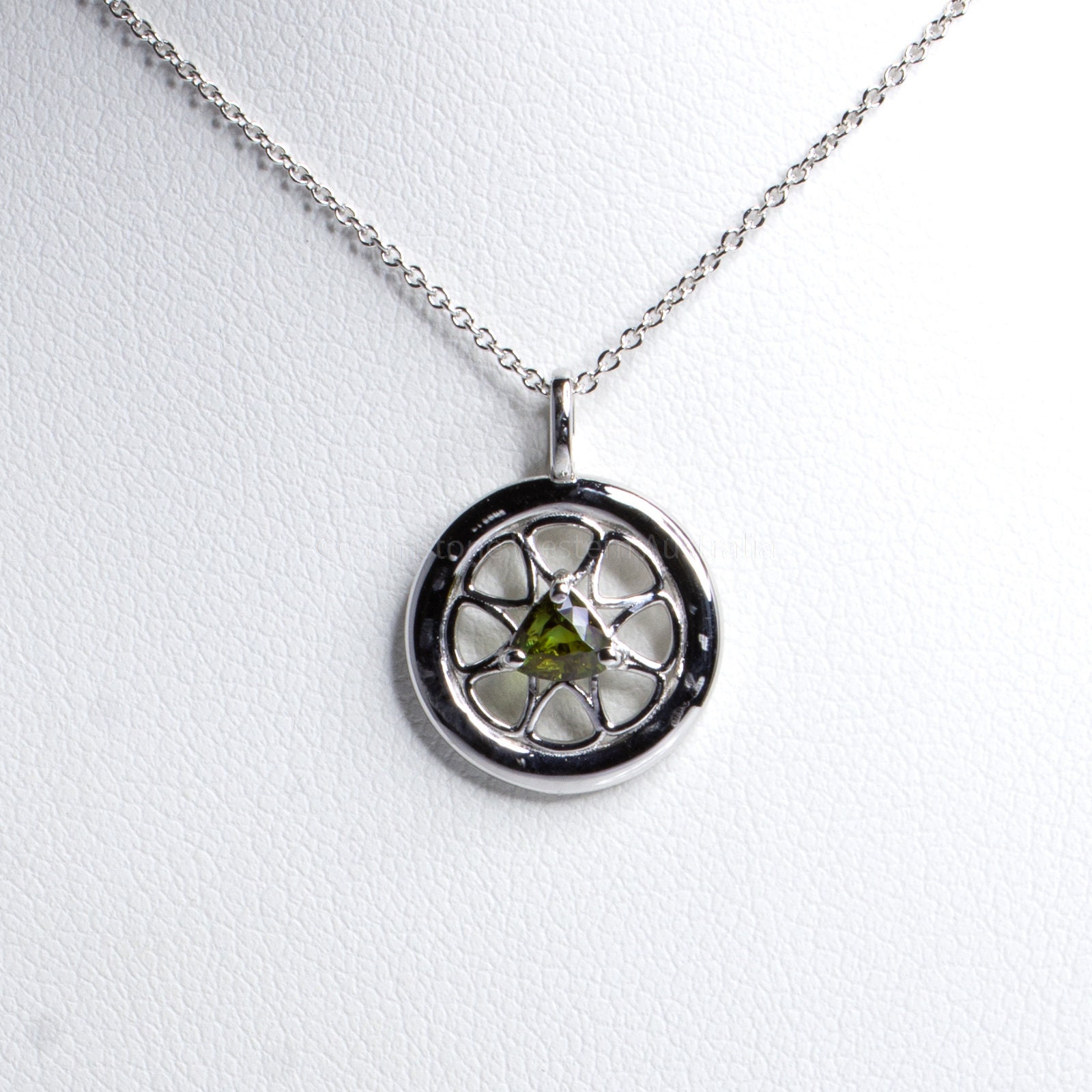 18K White Gold Alexandrite pendant 